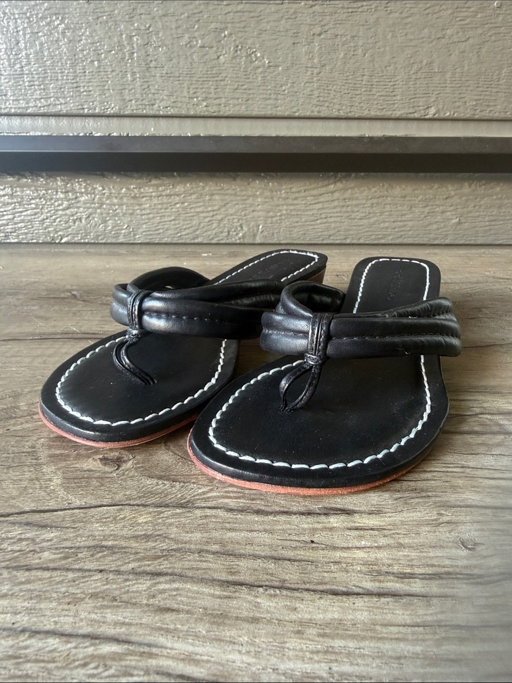 Bernardo Miami Women’s Black Padded Toe-Post Sandals size 5 M